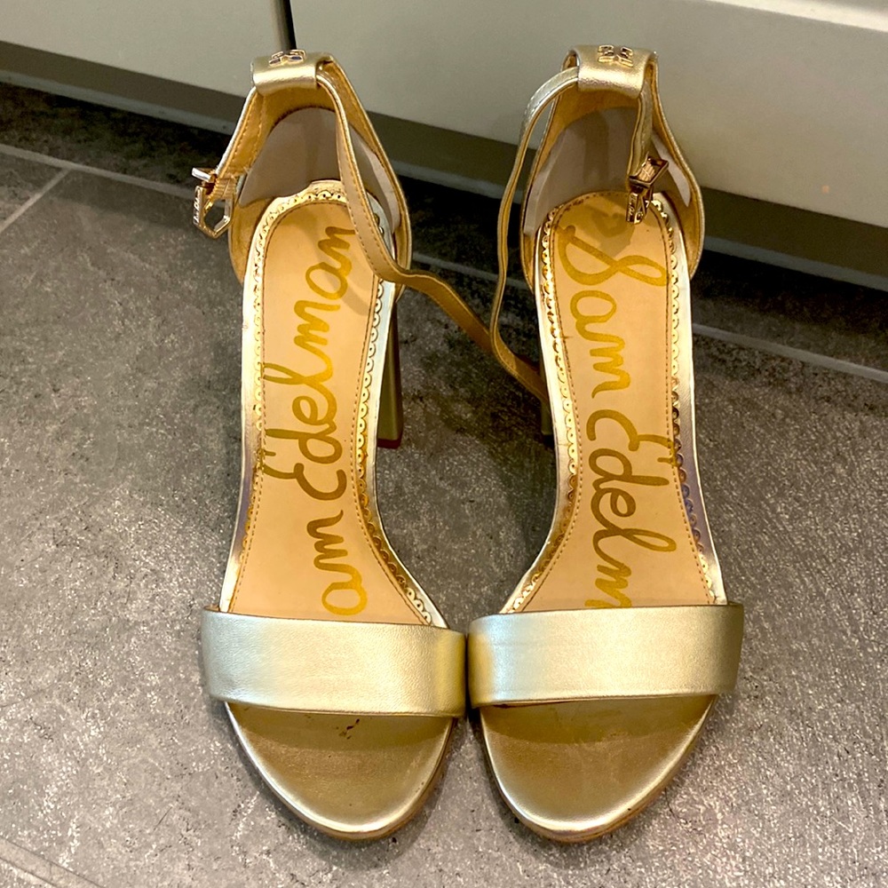SAM EDELMAN GOLD ANKLE STRAP SANDALS
4 INCH HEELS
SIZE 5.5 (35.5)
UNWORN NEW